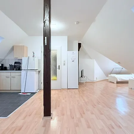 Komfortables Dachgeschoss-apartment In Ideal Fuer Monteure * Neumuenster