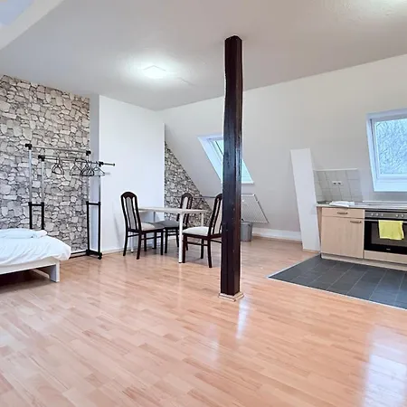 Komfortables Dachgeschoss-apartment In Ideal Fuer Monteure * Neumuenster