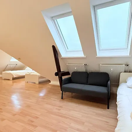 Komfortables Dachgeschoss-apartment In Ideal Fuer Monteure Neumuenster