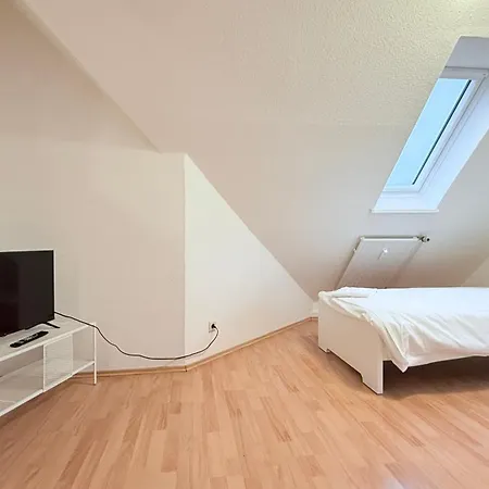 Komfortables Dachgeschoss-apartment In Ideal Fuer Monteure Apartment Neumuenster