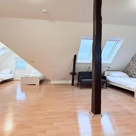 Komfortables Dachgeschoss-apartment In Ideal Fuer Monteure Apartment Neumuenster