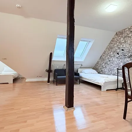 Komfortables Dachgeschoss-apartment In Ideal Fuer Monteure *
