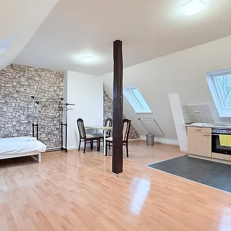 Komfortables Dachgeschoss-apartment In Ideal Fuer Monteure Apartamento